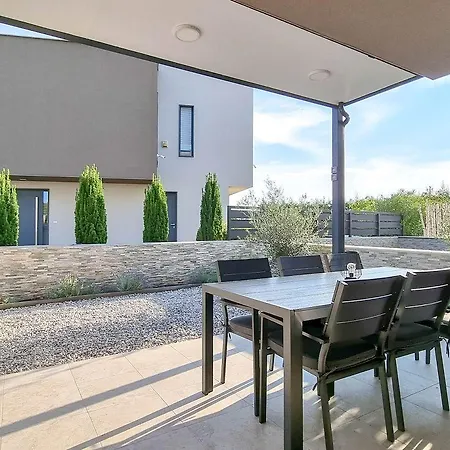 Top-modernes Ferienhaus Unweit Vom Strand Mit Klima, Wifi, Grill