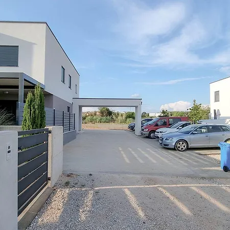 Holiday home Top-modernes Ferienhaus Unweit Vom Strand Mit Klima, Wifi, Grill