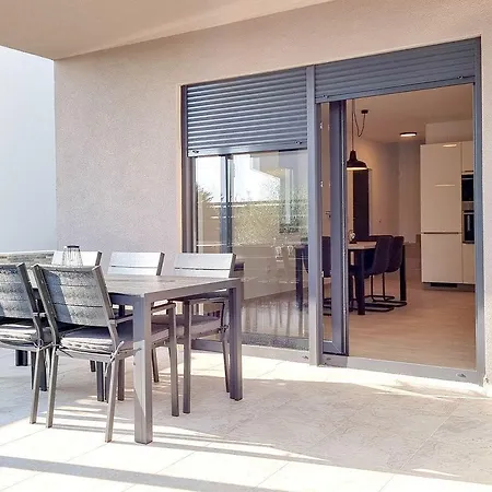 Top-modernes Ferienhaus Unweit Vom Strand Mit Klima, Wifi, Grill * Novigrad (Istria)