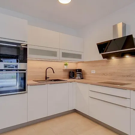 Top-modernes Ferienhaus Unweit Vom Strand Mit Klima, Wifi, Grill Holiday home Novigrad (Istria)