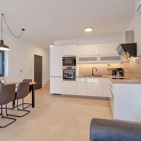 Top-modernes Ferienhaus Unweit Vom Strand Mit Klima, Wifi, Grill * Novigrad (Istria)