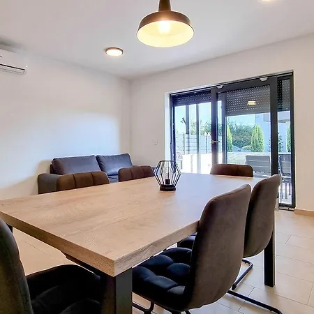 Top-modernes Ferienhaus Unweit Vom Strand Mit Klima, Wifi, Grill Holiday home Novigrad (Istria)