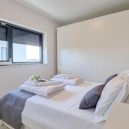 Top-modernes Ferienhaus Unweit Vom Strand Mit Klima, Wifi, Grill Novigrad (Istria)