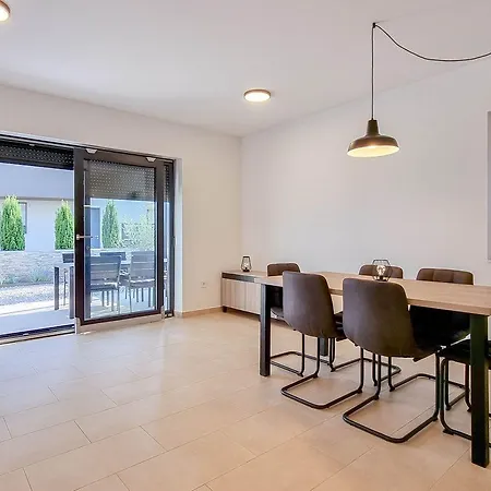 Top-modernes Ferienhaus Unweit Vom Strand Mit Klima, Wifi, Grill