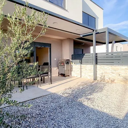 Top-modernes Ferienhaus Unweit Vom Strand Mit Klima, Wifi, Grill Holiday home *