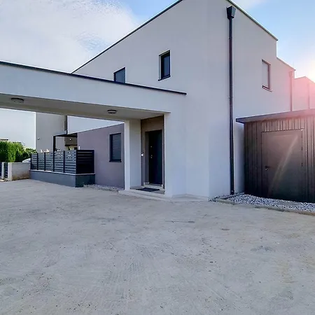 Holiday home Top-modernes Ferienhaus Unweit Vom Strand Mit Klima, Wifi, Grill Novigrad (Istria)