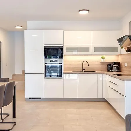 Top-modernes Ferienhaus Unweit Vom Strand Mit Klima, Wifi, Grill Novigrad (Istria)