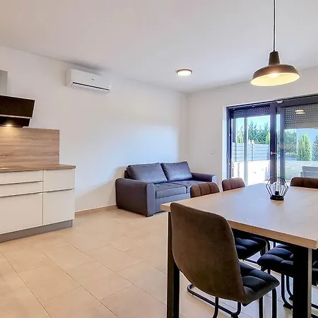 Top-modernes Ferienhaus Unweit Vom Strand Mit Klima, Wifi, Grill Holiday home Novigrad (Istria)